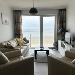Met 2 Slaapkamers Op Zeedijk Middelkerke